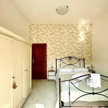 Family Relax Caracciolo فندق مبيت وإفطار *